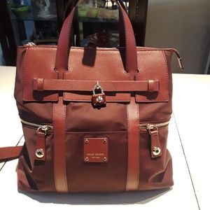 Excellent condition Henri bendel jetsetter